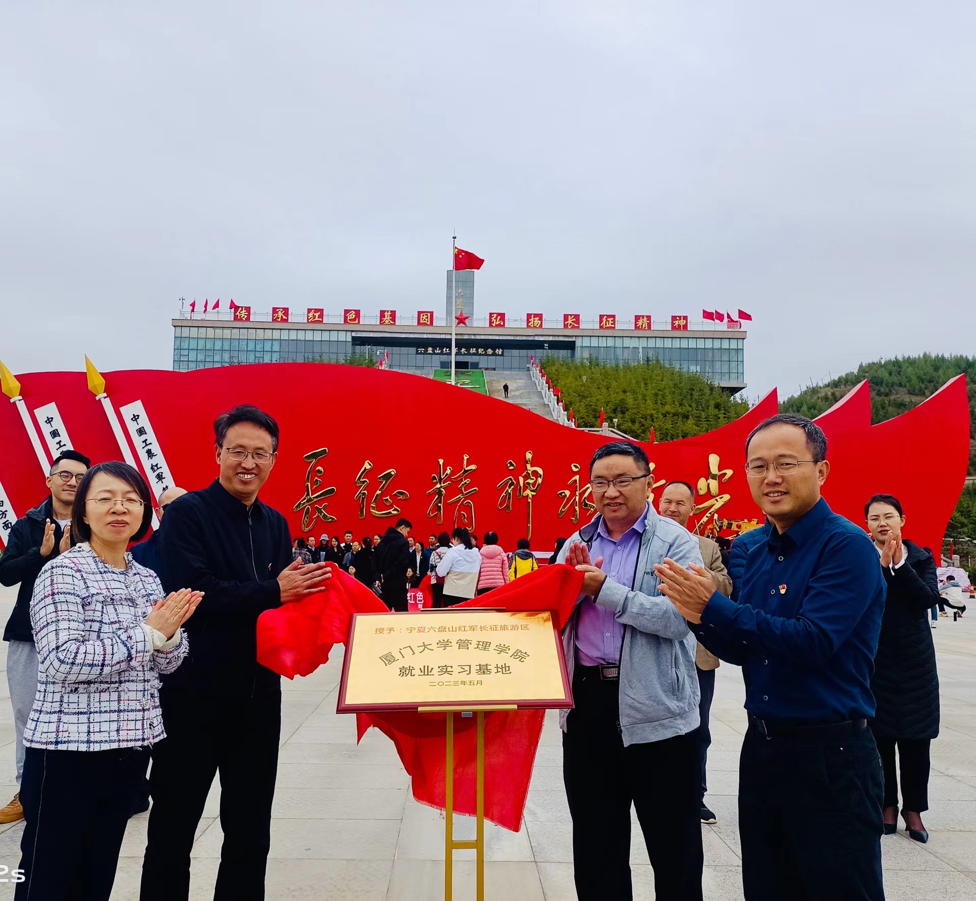 1b045016-cf06-4d43-b3ef-d39f9bd5de45.jpg