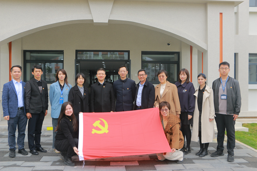 LOCAL1680397707683S97VOXXOU5.jpg 共建双方支部党员实地考察厦门大学翔安校区“一站式”学生社区。